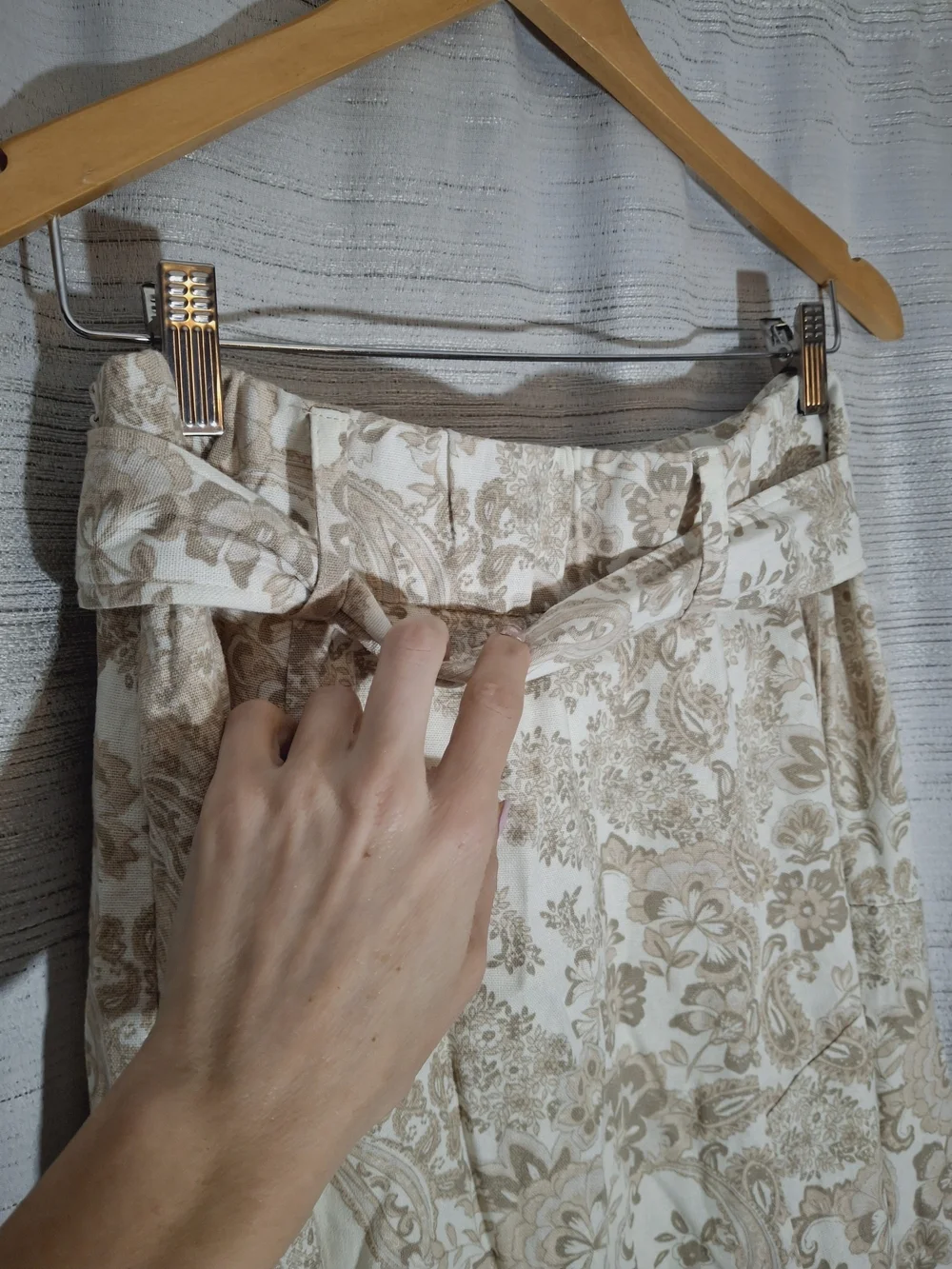 Bagatelle Neutral Paisley Belted A-Line Midi Skirt Small
